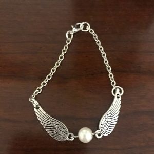 Silver bracelet pearl angel wings